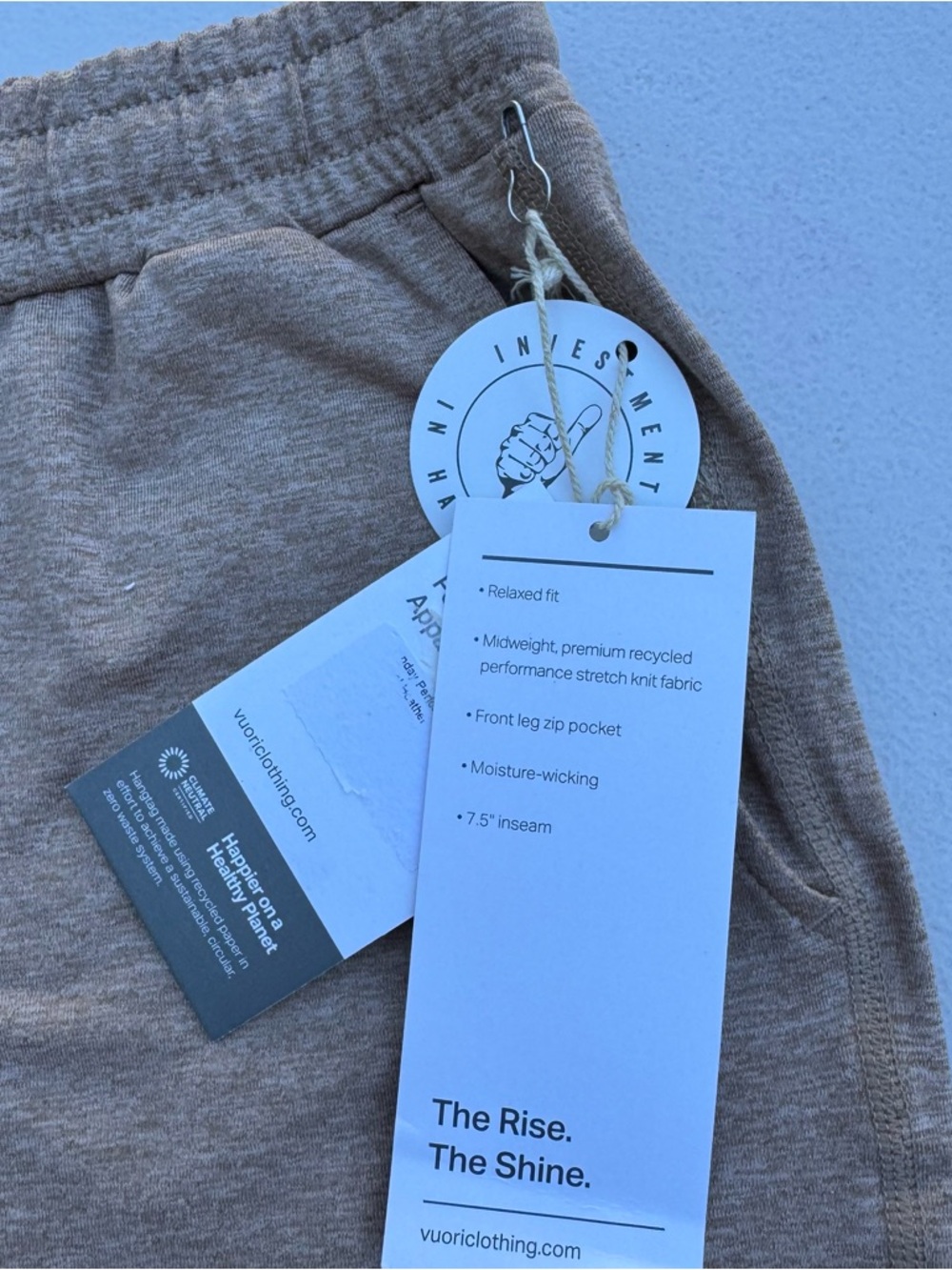 Vuori Men’s Sunday Performance Short NWT Small Camel Heather 7.5 Inseam - Picture 7 of 17